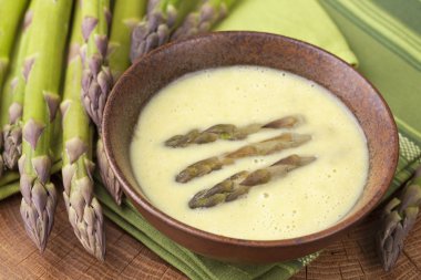 kremalı kuşkonmaz çorbası