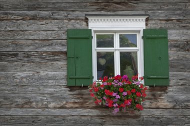 eski ahşap pencere