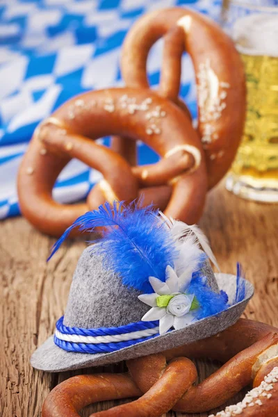 Bretzels och öl — Stockfoto