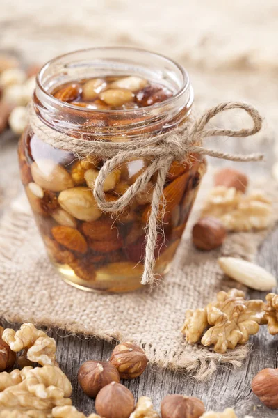 Honey and mixed nuts — Stock Photo, Image