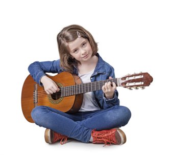 Gitar çalan kız