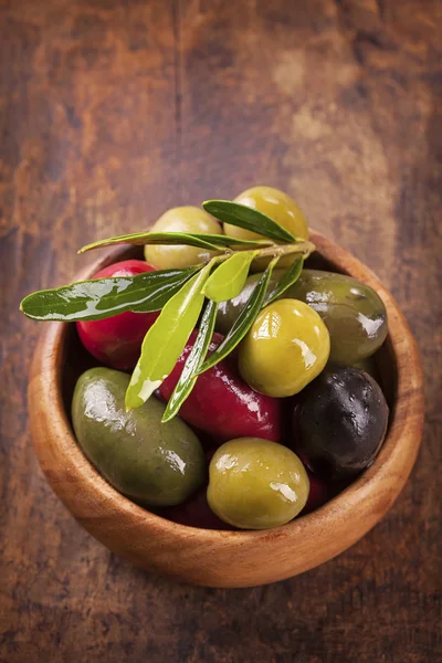 Bol aux olives mélangées — Photo