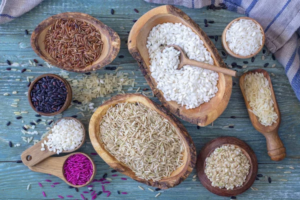 Diferentes Tipos Arroz Tigelas Madeira — Fotografia de Stock