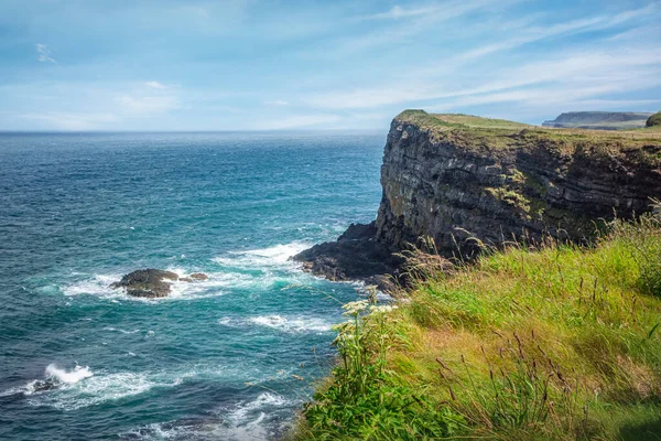 Acantilados Cerca Del Castillo Dunluce Irlanda Del Norte — Foto de Stock