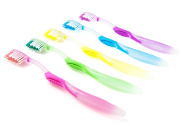 Dişlerini fırçala.