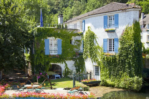 Schönes altes Haus in Brantome — Stockfoto