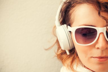 müzik dinlemek
