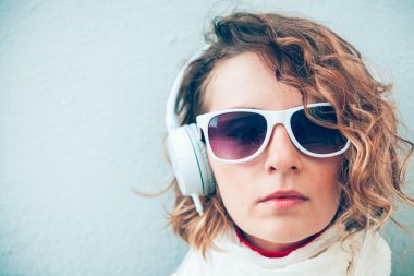 müzik dinlemek