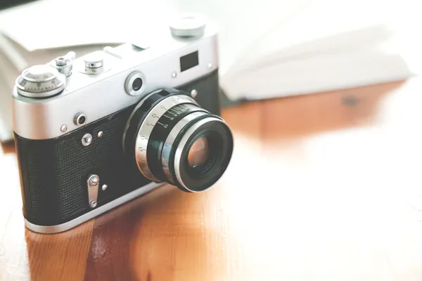 Gammal vintage kamera — Stockfoto