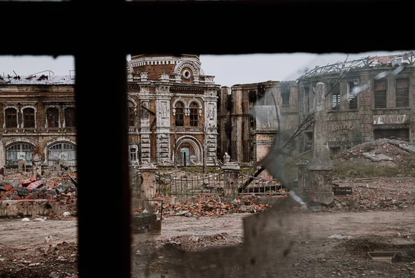 Guerra Rússia Contra Ucrânia Ruínas Edifício Destruído Através Uma Janela — Fotografia de Stock