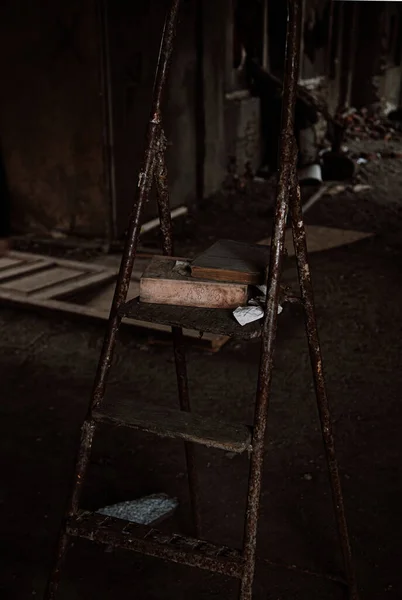 Rusya Nın Ukrayna Karşı Savaşı Yıkılmış Bir Binanın Eşyalarının Yakın — Stok fotoğraf