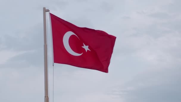 Klip Turecké Vlajky Vlnící Zamračený Den Istanbul Turecko — Stock video