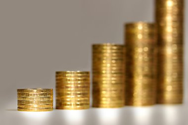 altın sikke yığını