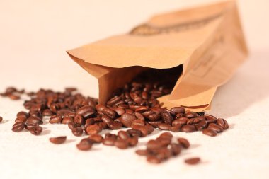 kahve çekirdekleri geleneksel çuval Tekstil üzerine kağıt çanta taşan