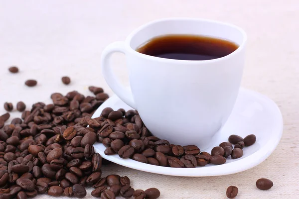 Granos de café y café — Foto de Stock