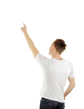 Beyaz arka plan üzerinde ilginç bir şey gösteren başarılı genç iş adamı