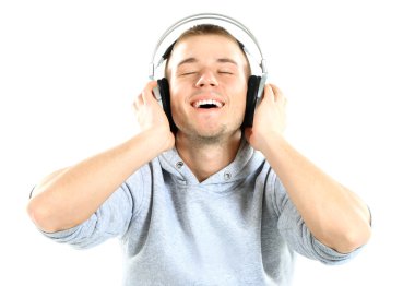 yakışıklı adam müzik dinleme