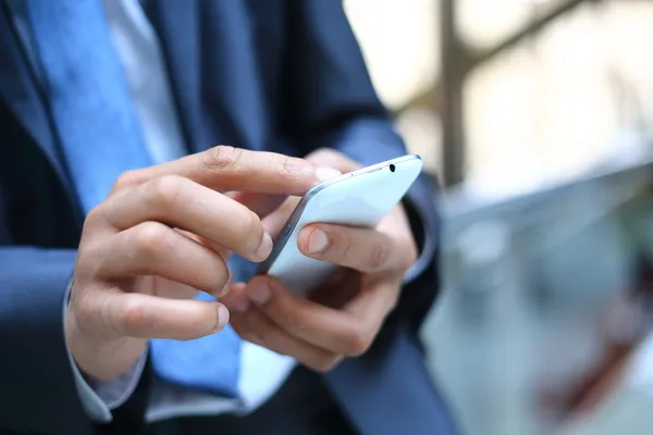 Man using mobile smart phone — Stock Photo, Image