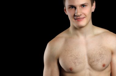 Yakışıklı genç adam.