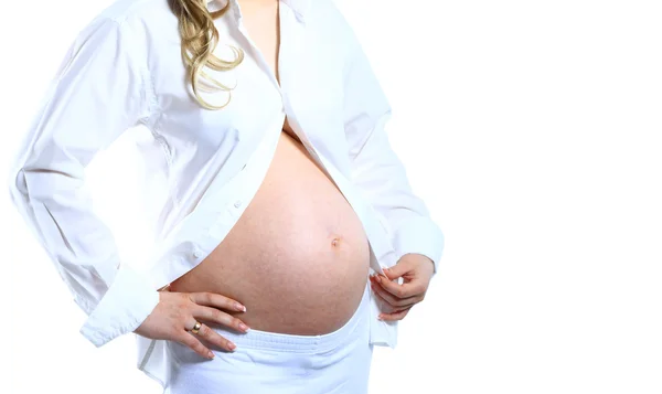Imagen de una mujer embarazada tocándose el vientre con las manos — Foto de Stock