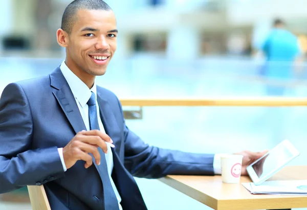 Male african american office worker with tablet computer — Stock Photo, Image