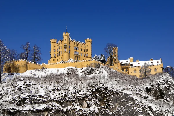 Schloss hohenschwangau in de sneeuw — Stockfoto