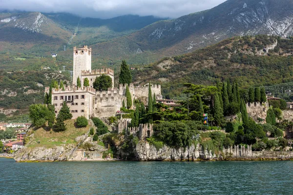 Middeleeuwse scaligero kasteel in malcesine, Italië — Stockfoto