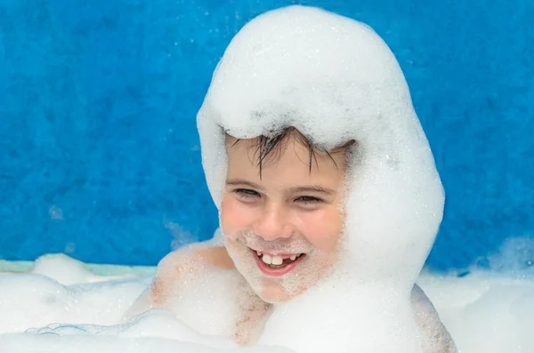 Boy swims in the bathtub — Stock Photo, Image