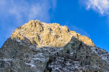 karla kaplı dağlar