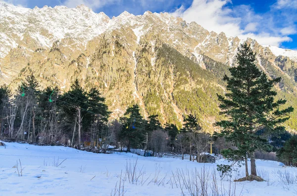 Schneebedeckte Berge — Stockfoto