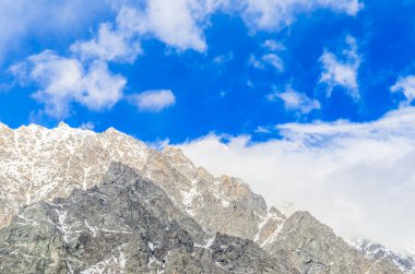 karla kaplı dağlar