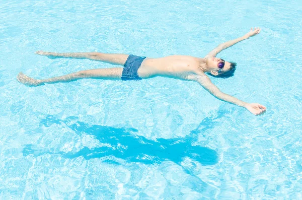 Boy in the pool — Stock Photo, Image