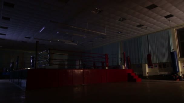 Combattant au gymnase 