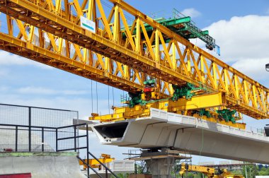 banliyö tren platformu İnşaat