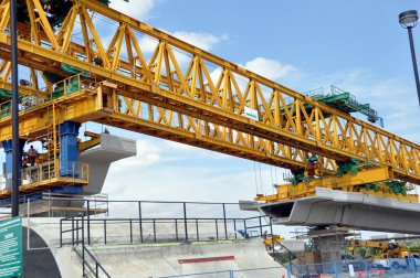 banliyö tren platformu İnşaat