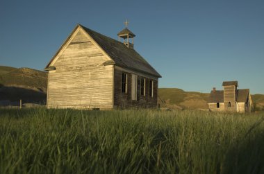 terk edilmiş kilisede