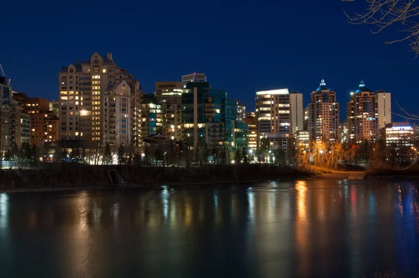 Luxury condos at night — Stock Photo, Image