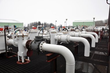 petrol kumları pompa tesisi