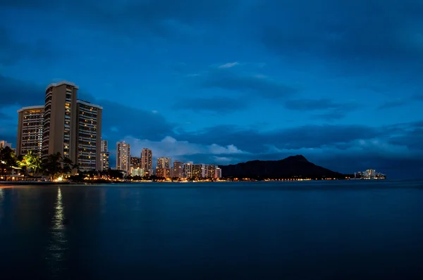 Waikiki beach gece — Stok fotoğraf