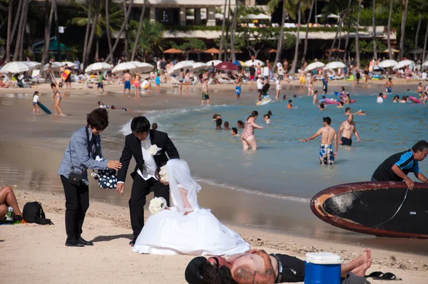 ワイキキのビーチの結婚式の写真 — ストック写真