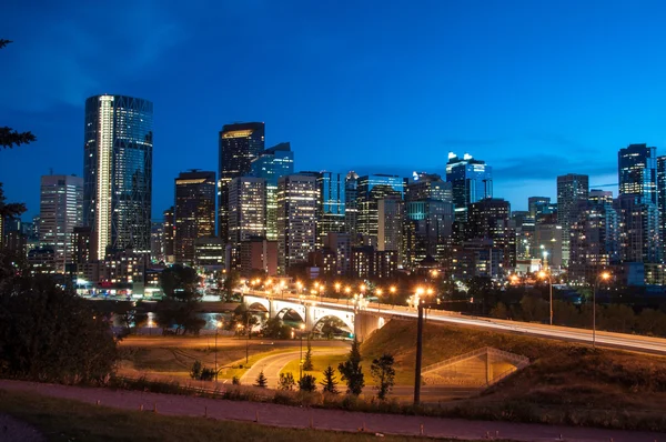 Calgary skyline på natten — Stockfoto