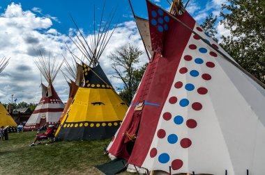 Blackfoot plains Indian tepees clipart