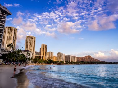 gün batımında Waikiki beach