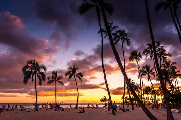 Waikiki beach in het Hawaiiaans hilton village — Stockfoto