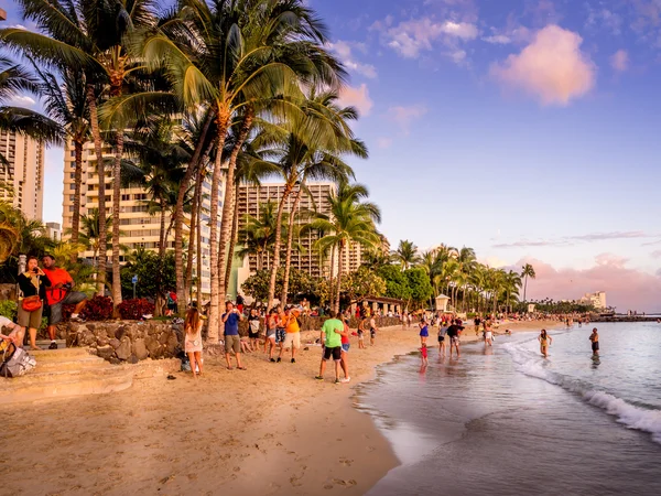 Waikiki Plaża o zachodzie słońca — Zdjęcie stockowe