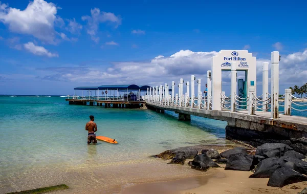 A hilton hawaiian Village hilton pier kikötő — Stock Fotó