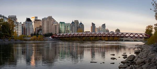 Calgarys Panoramik Manzarası Bow River Boyunca Güzel Bir Siluet — Stok fotoğraf