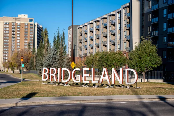 Calgary Alberta Octubre 3021 Bridgeland Firmar Moderno Barrio Calgary — Foto de Stock