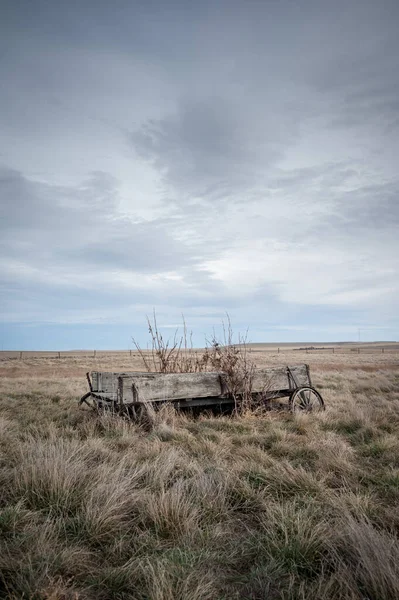 Verlaten Woorden Wagon Landelijk Alberta Canada Met Bewolkte Luchten — Stockfoto