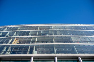 Calgary, Alberta - 27 Şubat 2022: Calgary Üniversitesi Sağlık Merkezi 'nin dış cephesi Foothills Hastanesi' nde eğitim merkezi.